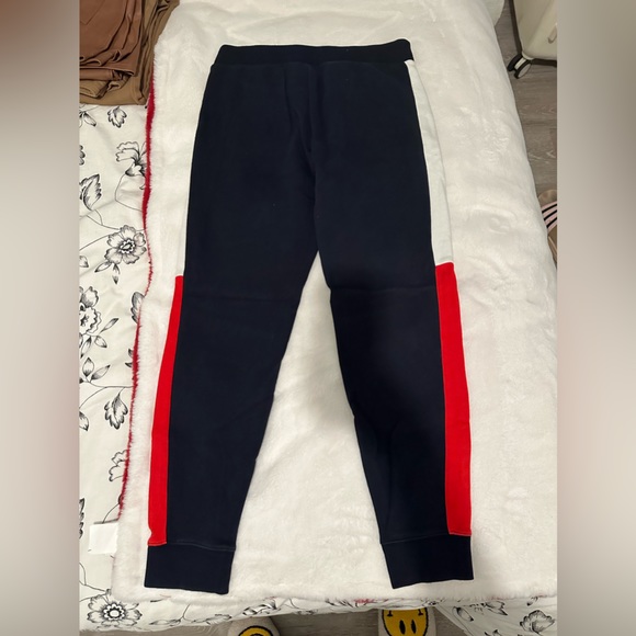 Kids Tommy Hilfiger sweat pants | size small | perfect condition - Picture 3 of 3